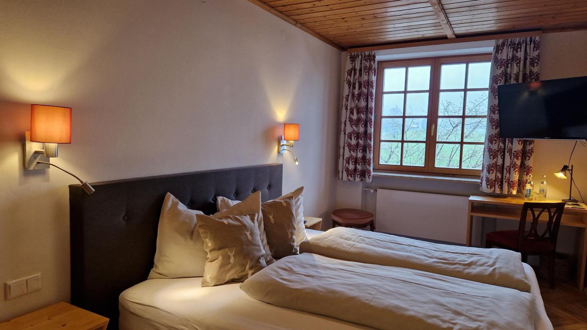 Hotel Landgasthof Alter Wirt Фишбахау Экстерьер фото