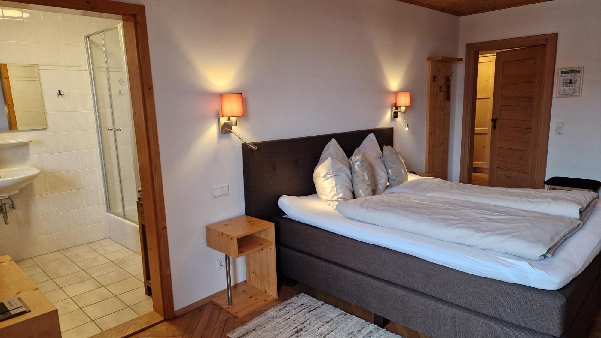 Hotel Landgasthof Alter Wirt Фишбахау Экстерьер фото